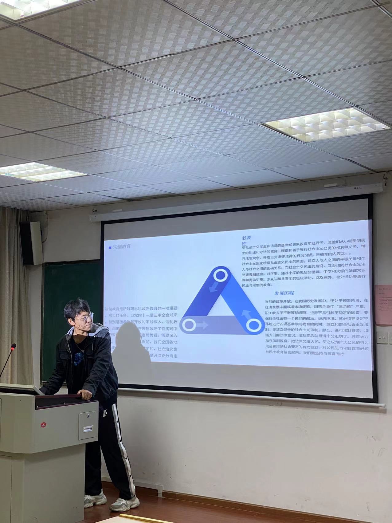 图示, 示意图
中度可信度描述已自动生成