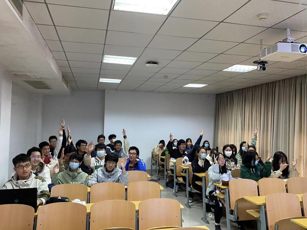 图示, 示意图
中度可信度描述已自动生成