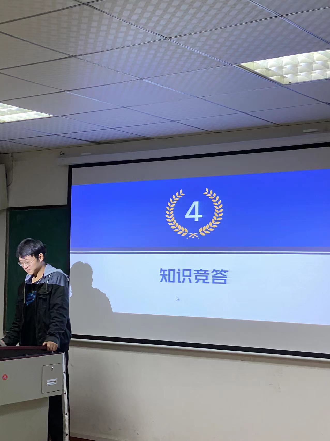 图示, 示意图
中度可信度描述已自动生成